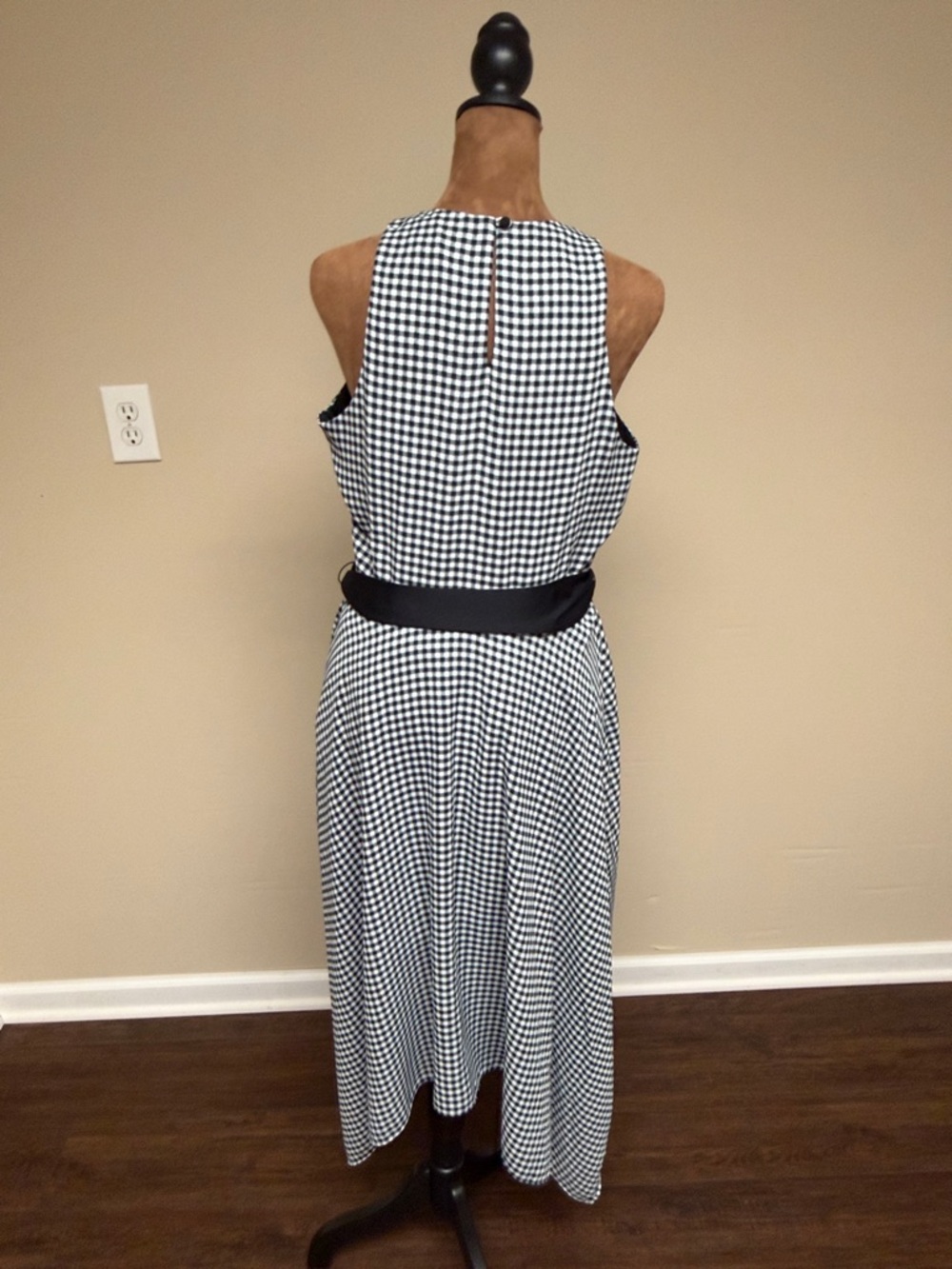Banana Republic Black and White Gingham Midi Dress with Black Waist Tie - Picture 3 of 7
